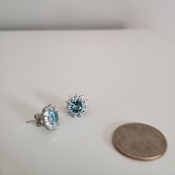 Gorgeous Aquamarine halo earrings NIB - Picture 4 of 7